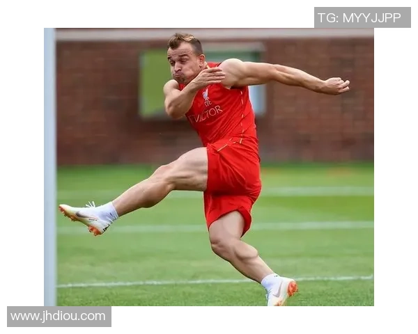 足球球星腹肌之谜：强健体魄背后的训练与秘密揭秘