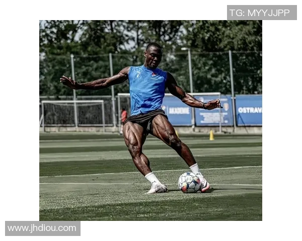 足球球星赠送袜子事件揭秘 背后隐藏的温暖与关爱故事